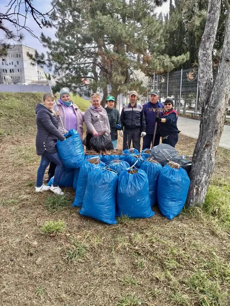 Сергей Резниченко: Сегодня Управление спорта и наши подведомственные учреждения поддержали инициативу нашего Губернатора Михаила Владимировича Развожаева и с удовольствием приняли участие в первом субботнике Сергей Резниченко: Сегодня Управление спорта и наши подведомственные учреждения поддержали инициативу нашего Губернатора Михаила Владимировича Развожаева и с удовольствием приняли участие в первом субботнике