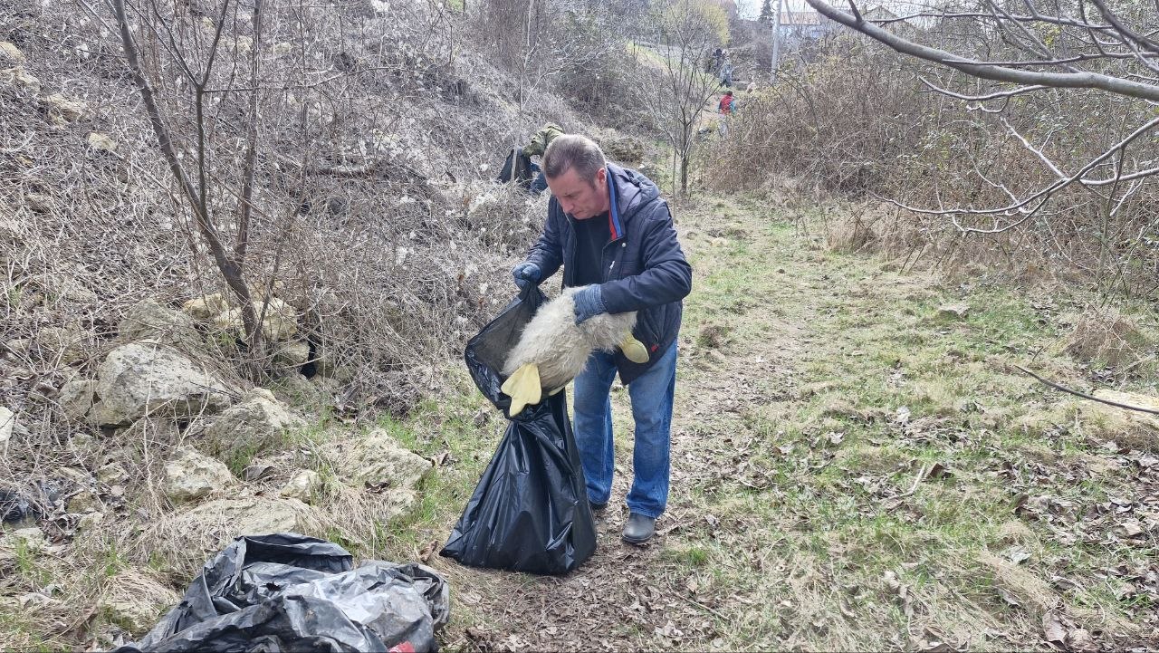 Весна — это не только время пробуждения природы, но и пора наведения чистоты и порядка в нашем любимом городе Весна — это не только время пробуждения природы, но и пора наведения чистоты и порядка в нашем любимом городе
