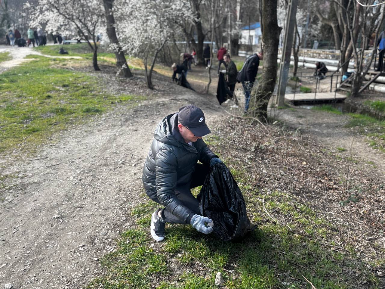 Коллектив Департамента капитального строительства совместно с подведомственными учреждениями принял активное участие в ежегодном городском субботнике Коллектив Департамента капитального строительства совместно с подведомственными учреждениями принял активное участие в ежегодном городском субботнике
