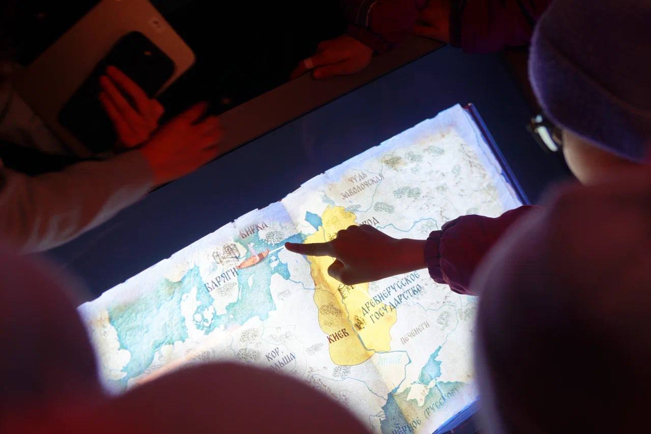 Михаил Развожаев: Из Севастополя — в «Артек»: мобильный парк «Россия — Моя история» продолжает говорить с детьми о главном Михаил Развожаев: Из Севастополя — в «Артек»: мобильный парк «Россия — Моя история» продолжает говорить с детьми о главном