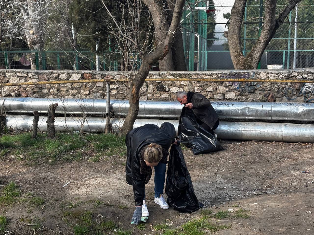 Коллектив Департамента капитального строительства совместно с подведомственными учреждениями принял активное участие в ежегодном городском субботнике Коллектив Департамента капитального строительства совместно с подведомственными учреждениями принял активное участие в ежегодном городском субботнике