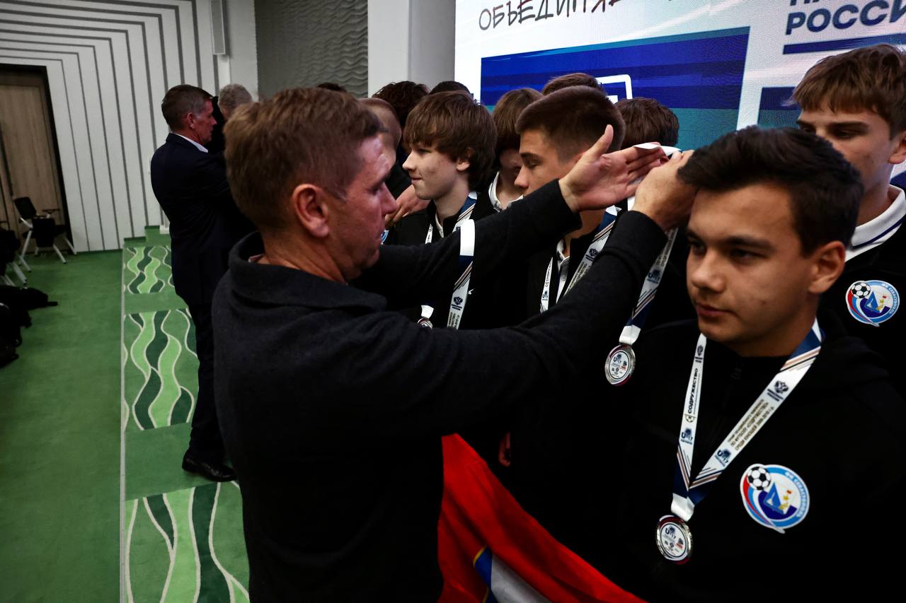 Сергей Резниченко: Команда Спортивной школы №3-ФК «Севастополь» завоевала серебряную медаль первого этапа Объединённого чемпионата «Содружество» среди юношей 2009-2010 годов рождения U-17 Сергей Резниченко: Команда Спортивной школы №3-ФК «Севастополь» завоевала серебряную медаль первого этапа Объединённого чемпионата «Содружество» среди юношей 2009-2010 годов рождения U-17