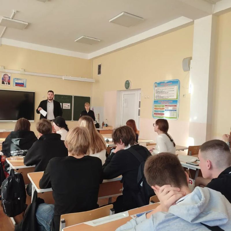 Полиция Севастополя приглашает выпускников школ поступать в вузы системы МВД России