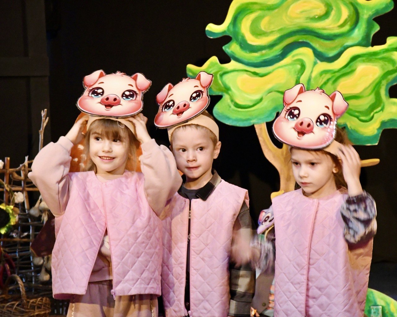 Семейный театр во Дворце культуры рыбаков Семейный театр во Дворце культуры рыбаков