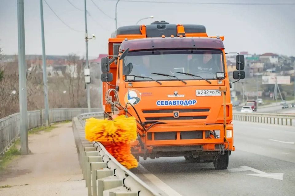 В Севастополе начали масштабную подготовку дорог к весне