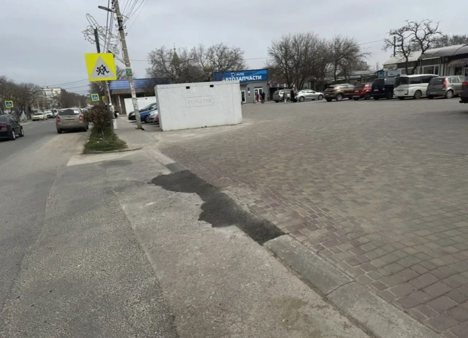 РАБОТА НА ТЕРРИТОРИИ. По обращению местной администрации Качинского МО специалисты дептранса выполнили работы по ликвидации ямы на стыке на выезде с автостанции по ул.Первомайская в п.Кача. Участок приведен в надлежащее...