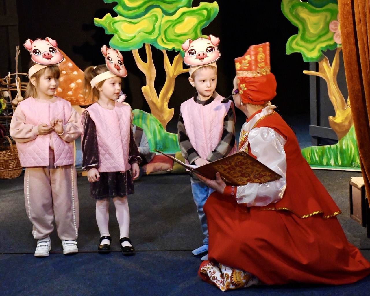 Семейный театр во Дворце культуры рыбаков Семейный театр во Дворце культуры рыбаков