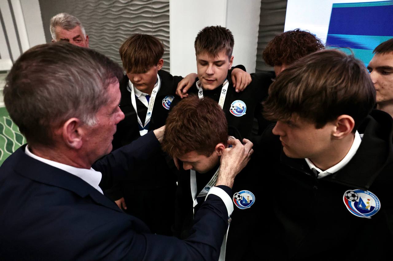 Сергей Резниченко: Команда Спортивной школы №3-ФК «Севастополь» завоевала серебряную медаль первого этапа Объединённого чемпионата «Содружество» среди юношей 2009-2010 годов рождения U-17 Сергей Резниченко: Команда Спортивной школы №3-ФК «Севастополь» завоевала серебряную медаль первого этапа Объединённого чемпионата «Содружество» среди юношей 2009-2010 годов рождения U-17