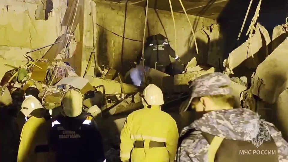 Аварийно-спасательные работы в Севастополе продолжались всю ночь — МЧС