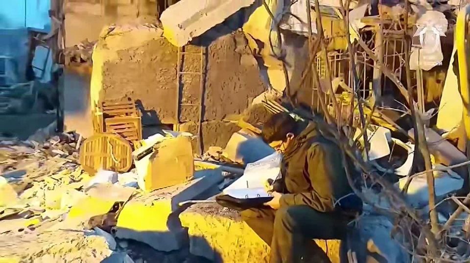 Причиной взрыва в Севастополе могла стать детонация незаконно хранимой взрывчатки