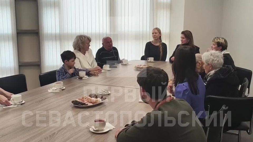 Встреча с 99-летним жителем осаждённого Севастополя Владимиром Пекусом проходит в Новом Херсонесе