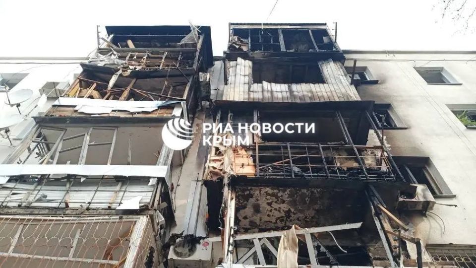 В разрушенной в результате взрыва в Севастополе квартире нашли уцелевшие иконы