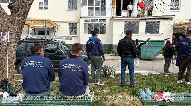 Жители пострадавших домов на Корчагина — о волонтёрах: «Я даже не знаю, как благодарить» Жители пострадавших домов на Корчагина — о волонтёрах: «Я даже не знаю, как благодарить»