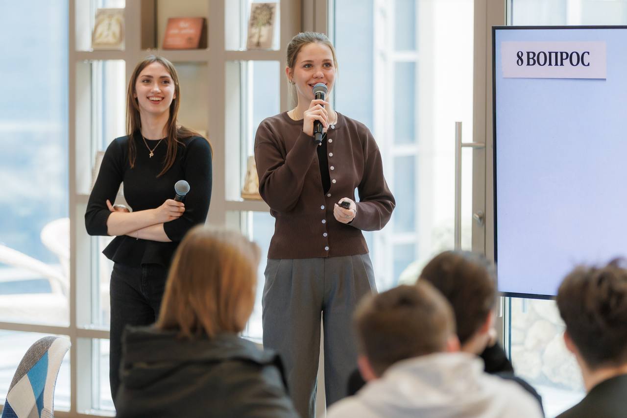 Точка входа в историю: студенты СевГУ в Новом Херсонесе Точка входа в историю: студенты СевГУ в Новом Херсонесе
