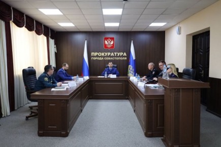 В прокуратуре Севастополя под председательством заместителя прокурора города Евгения Кадамова проведено межведомственное совещание по вопросам эффективности работы и взаимодействия правоохранительных органов по раскрытию...