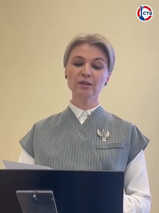 Поэтесса Мария Батюхно прочла вдохновляющее стихотворение для своих коллег в новом составе Общественной палаты Севастополя в рамках первого заседания 4-го созыва