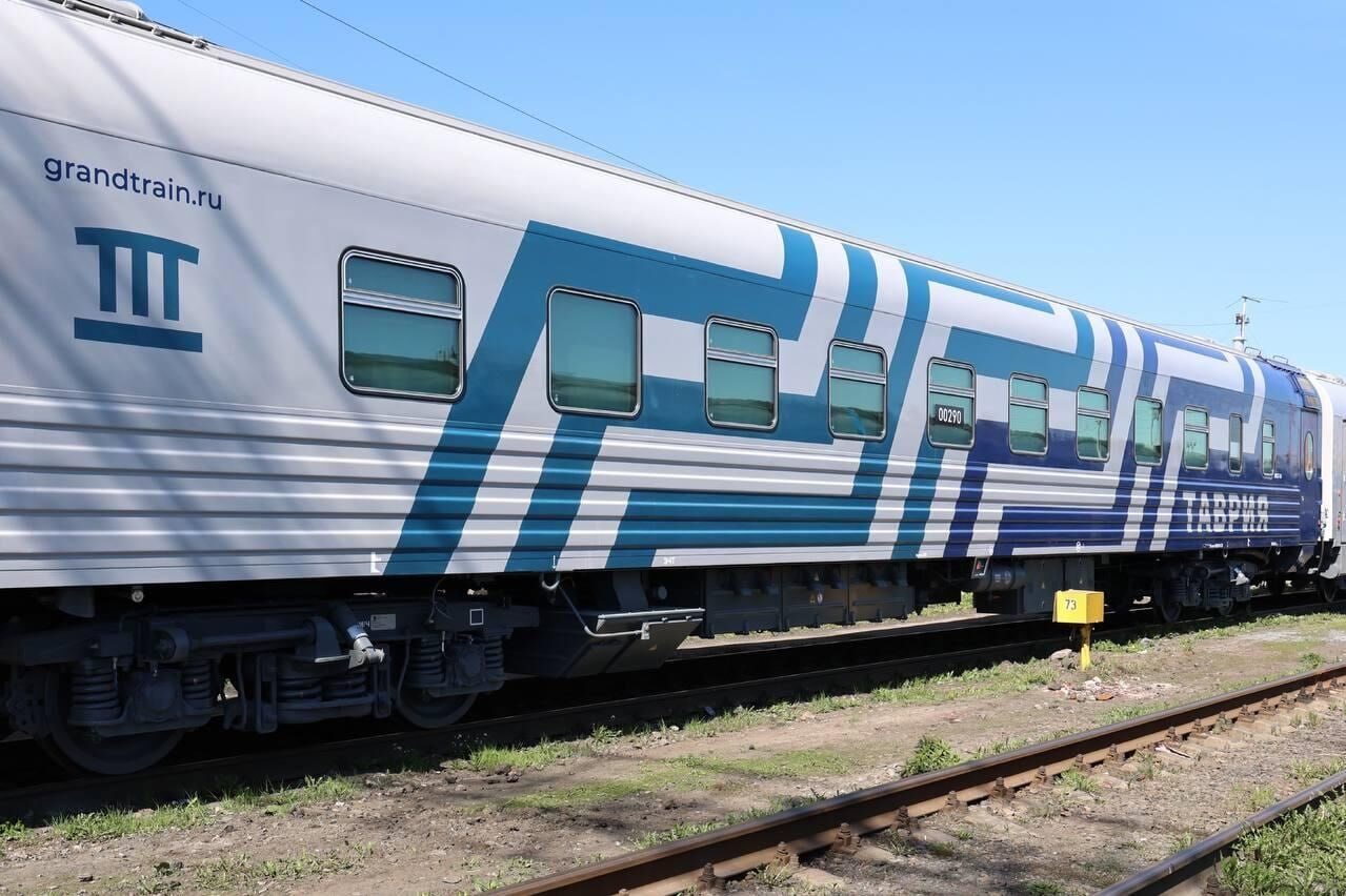 Четыре поезда в Крым по-прежнему задерживаются в пути