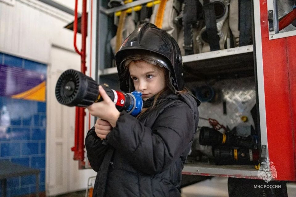 Ученики гимназии №7 побывали в гостях у севастопольских спасателей