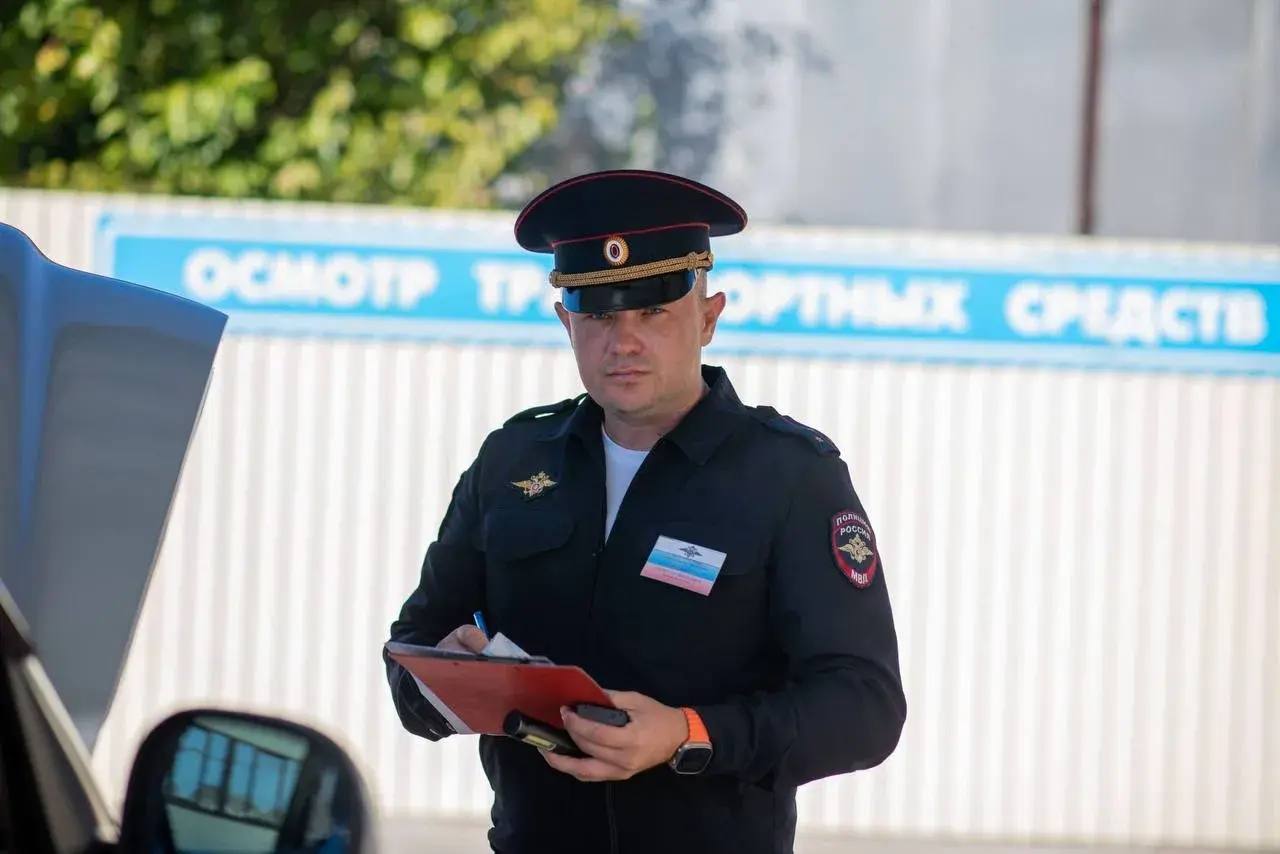 #Хорошихвыходных и безопасных дорог всем желает старший государственный инспектор БДД отделения регистрации автомототранспортных средств МОЭРТНиРАС Госавтоинспекции УМВД России по г.Севастополю капитан полиции Валентин...