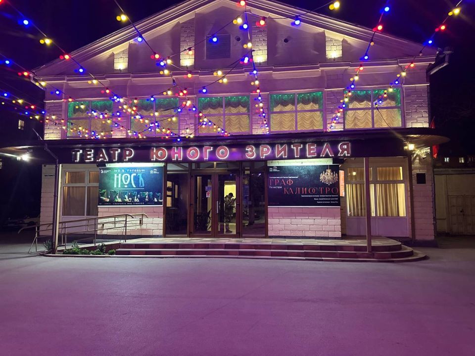 Платон Беседин: Вчера с детьми посетили премьеру спектакля «Граф Калиостро» в Севастопольском ТЮЗе