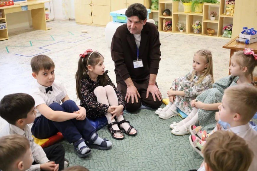 Профессия, которая не дает стареть душой: воспитатель года в Севастополе рассказал о драгоценных моментах в работе