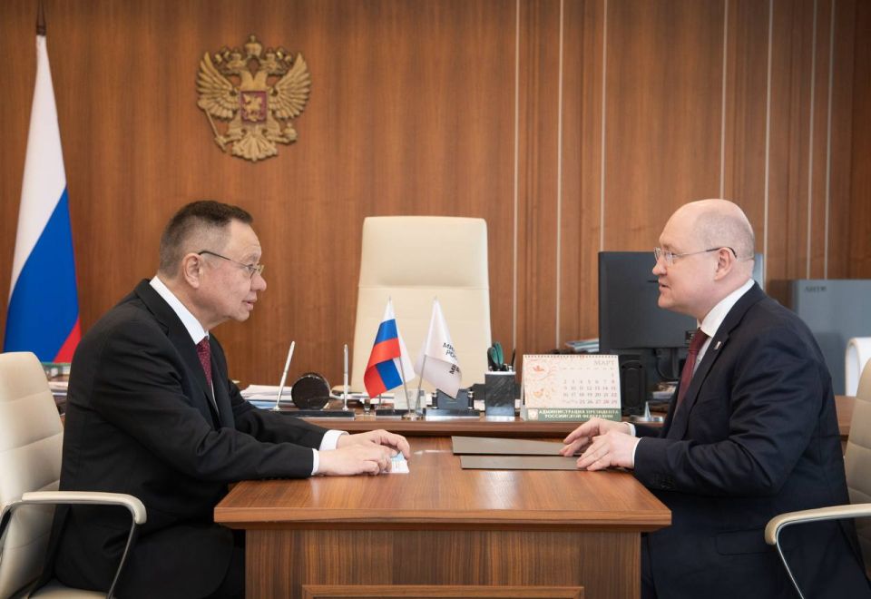 Глава Минстроя РФ и губернатор Севастополя обсудили развитие города