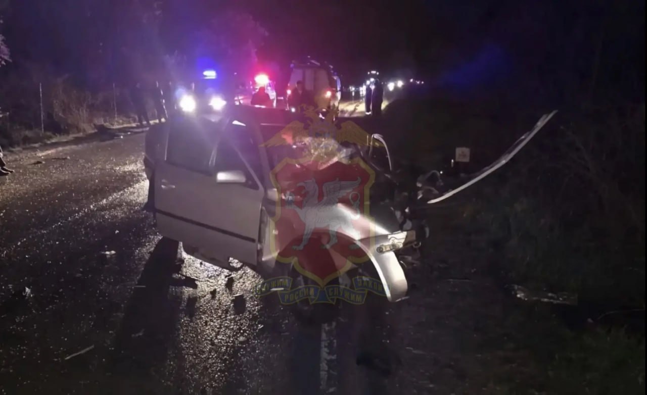 На трассе Грушевка – Судак в лобовом столкновении погиб 27-летний водитель, пострадали двое, включая ребёнка На трассе Грушевка – Судак в лобовом столкновении погиб 27-летний водитель, пострадали двое, включая ребёнка