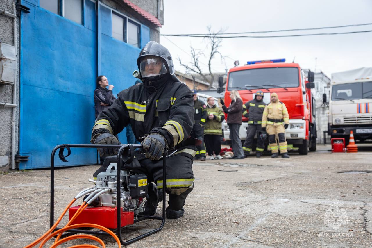 Оттачивали навыки и соревновались в ликвидации последствий ДТП Оттачивали навыки и соревновались в ликвидации последствий ДТП