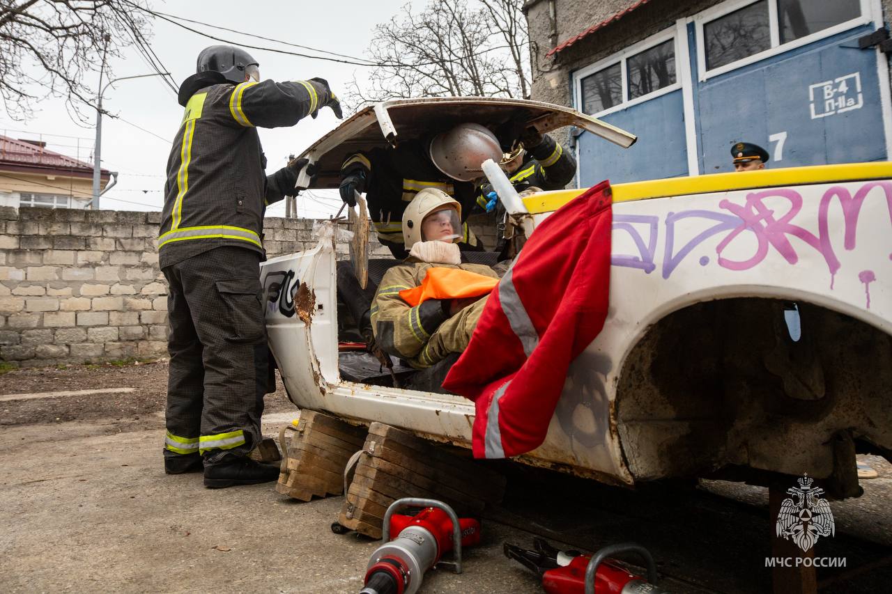 Оттачивали навыки и соревновались в ликвидации последствий ДТП Оттачивали навыки и соревновались в ликвидации последствий ДТП