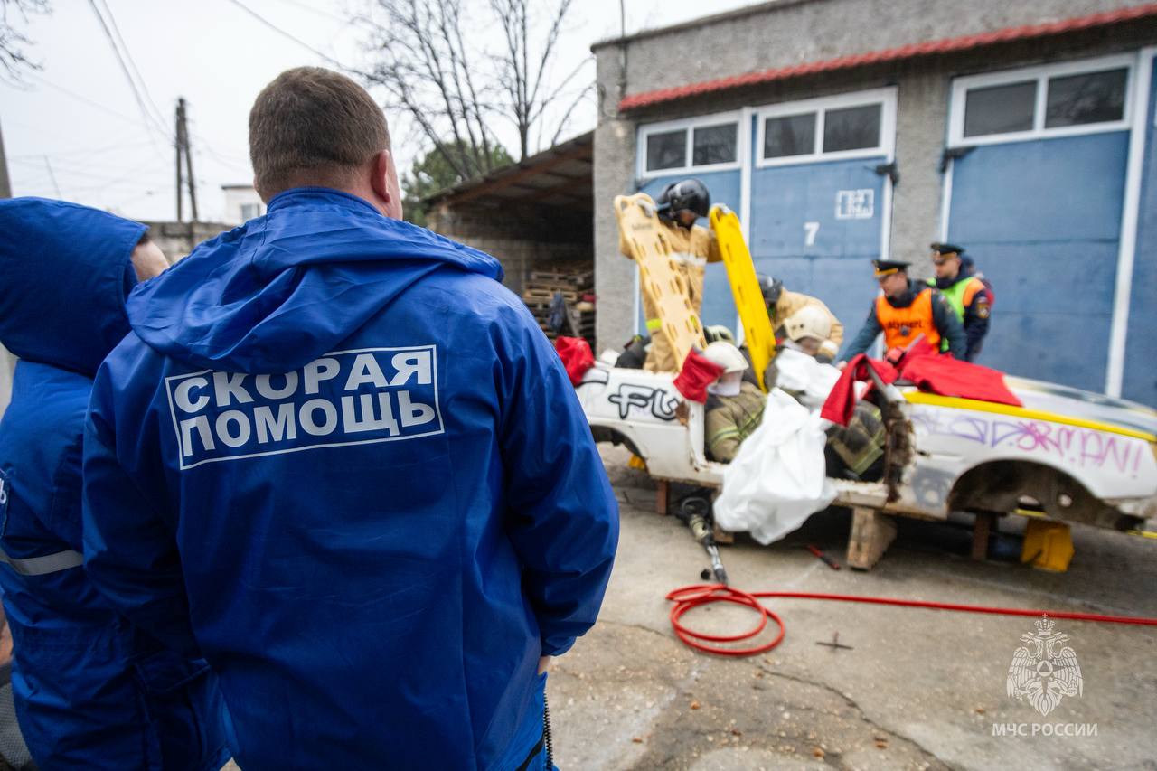 Оттачивали навыки и соревновались в ликвидации последствий ДТП Оттачивали навыки и соревновались в ликвидации последствий ДТП