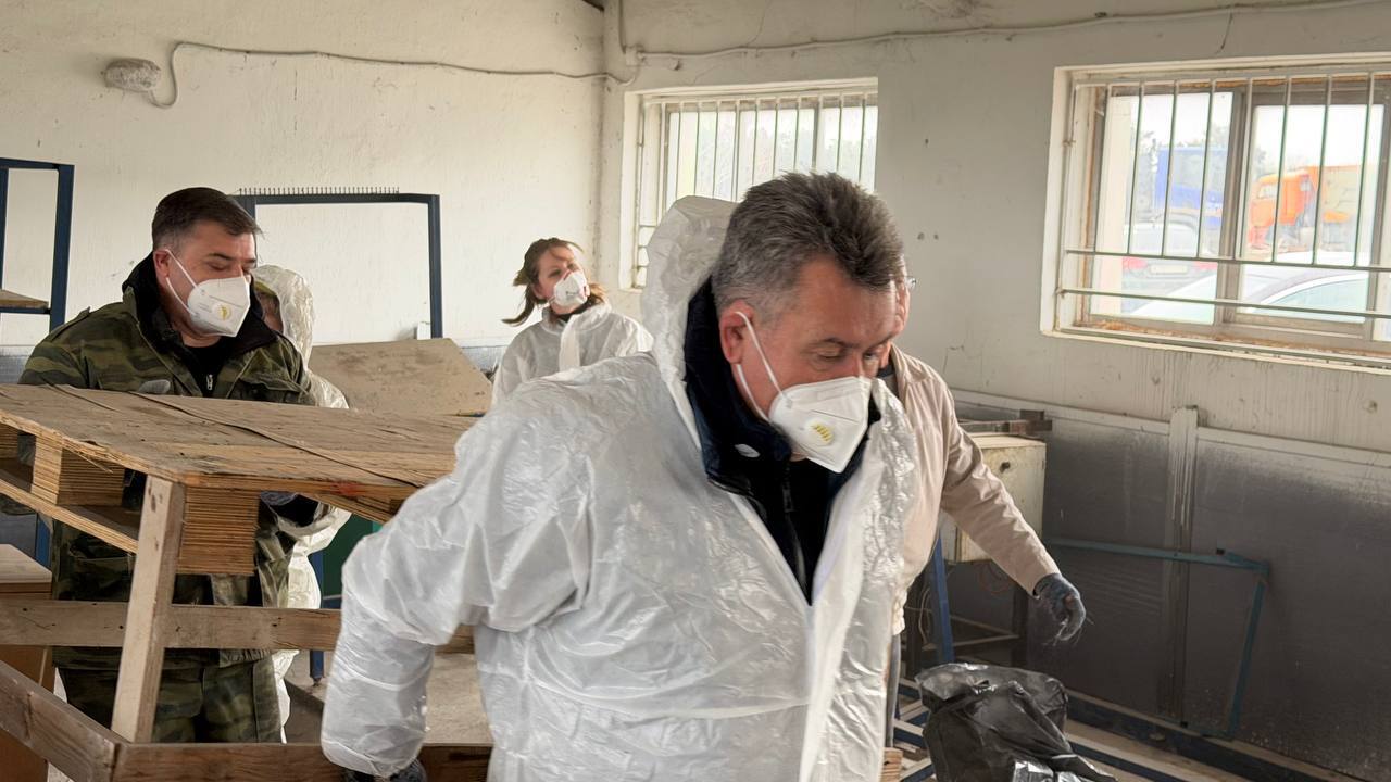 Николай Приставка: Сегодня вместе с коллективом Управления ветеринарии принял участие в общегородском субботнике Николай Приставка: Сегодня вместе с коллективом Управления ветеринарии принял участие в общегородском субботнике