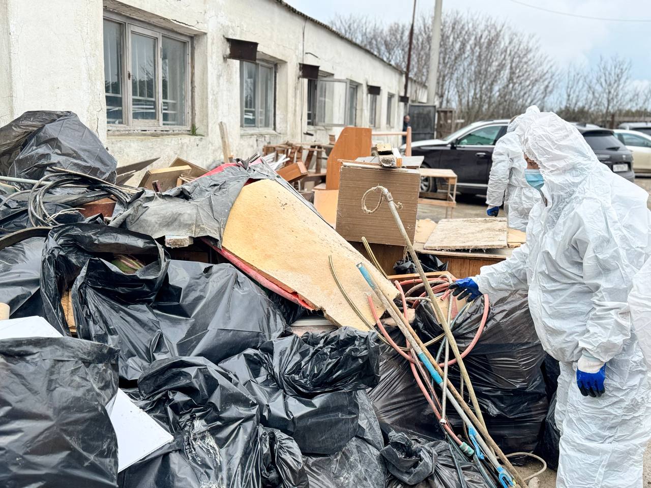 Николай Приставка: Сегодня вместе с коллективом Управления ветеринарии принял участие в общегородском субботнике Николай Приставка: Сегодня вместе с коллективом Управления ветеринарии принял участие в общегородском субботнике