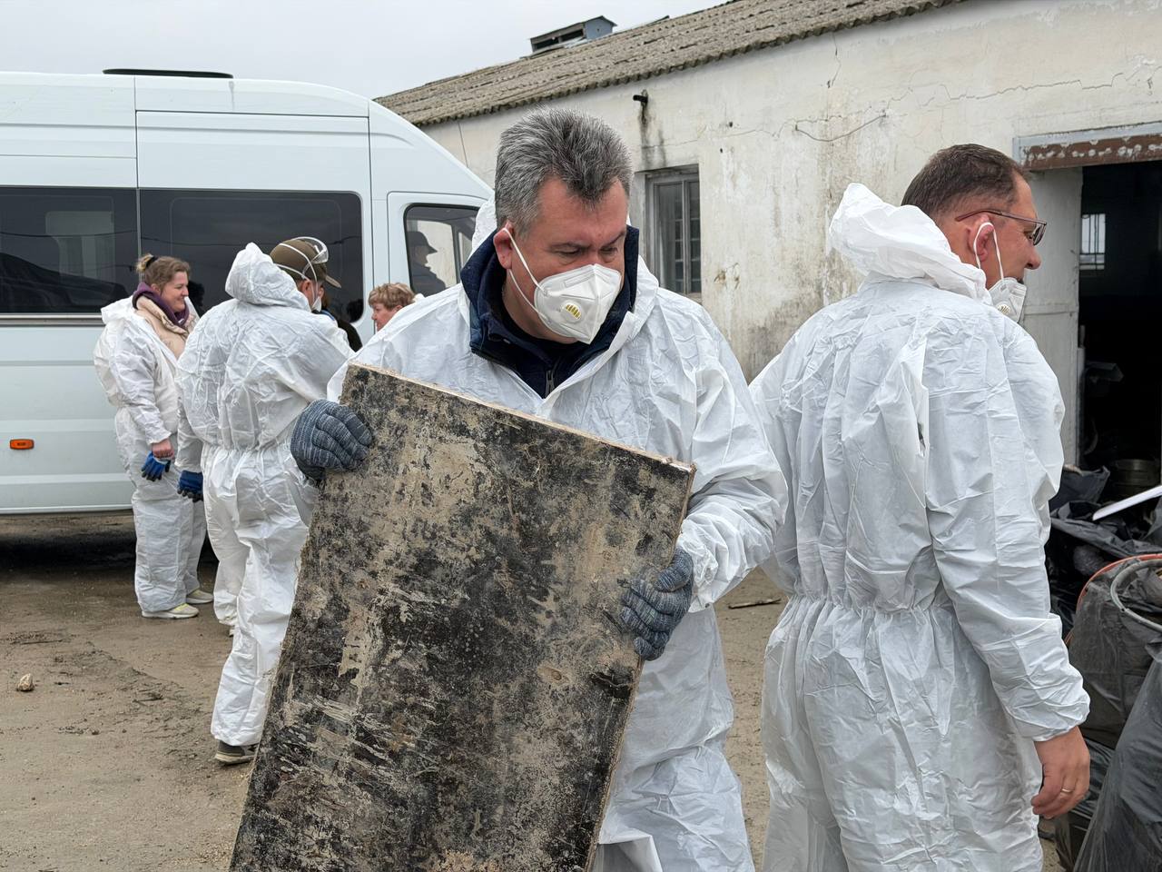 Николай Приставка: Сегодня вместе с коллективом Управления ветеринарии принял участие в общегородском субботнике Николай Приставка: Сегодня вместе с коллективом Управления ветеринарии принял участие в общегородском субботнике