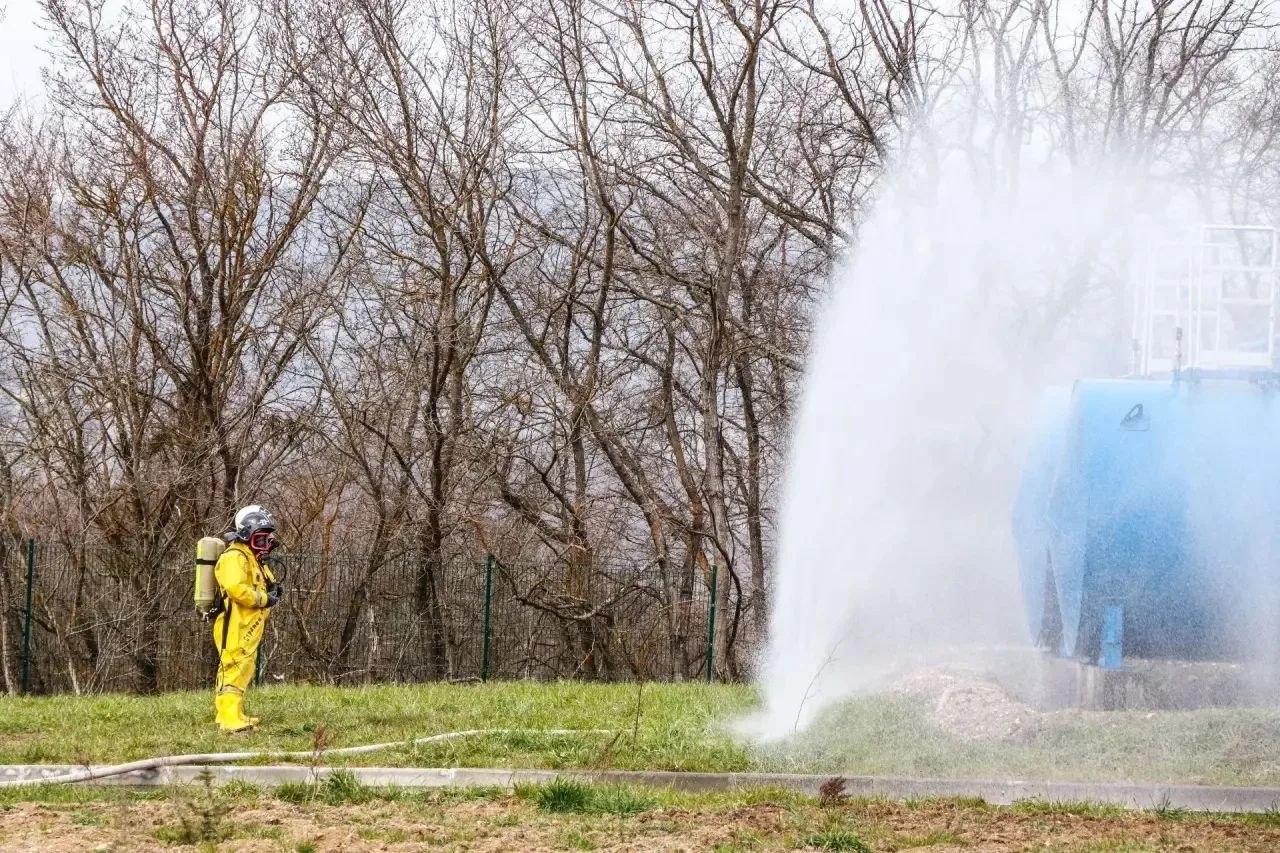 Михаил Развожаев: Аммиак, спецкостюмы и спасенные жизни: в Павловке прошли масштабные учения Михаил Развожаев: Аммиак, спецкостюмы и спасенные жизни: в Павловке прошли масштабные учения