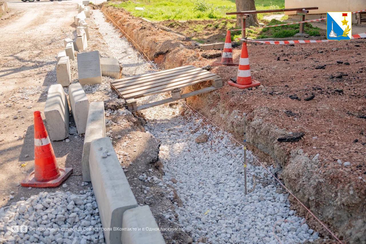 На улице Александра Маринеско начался ремонт двора На улице Александра Маринеско начался ремонт двора
