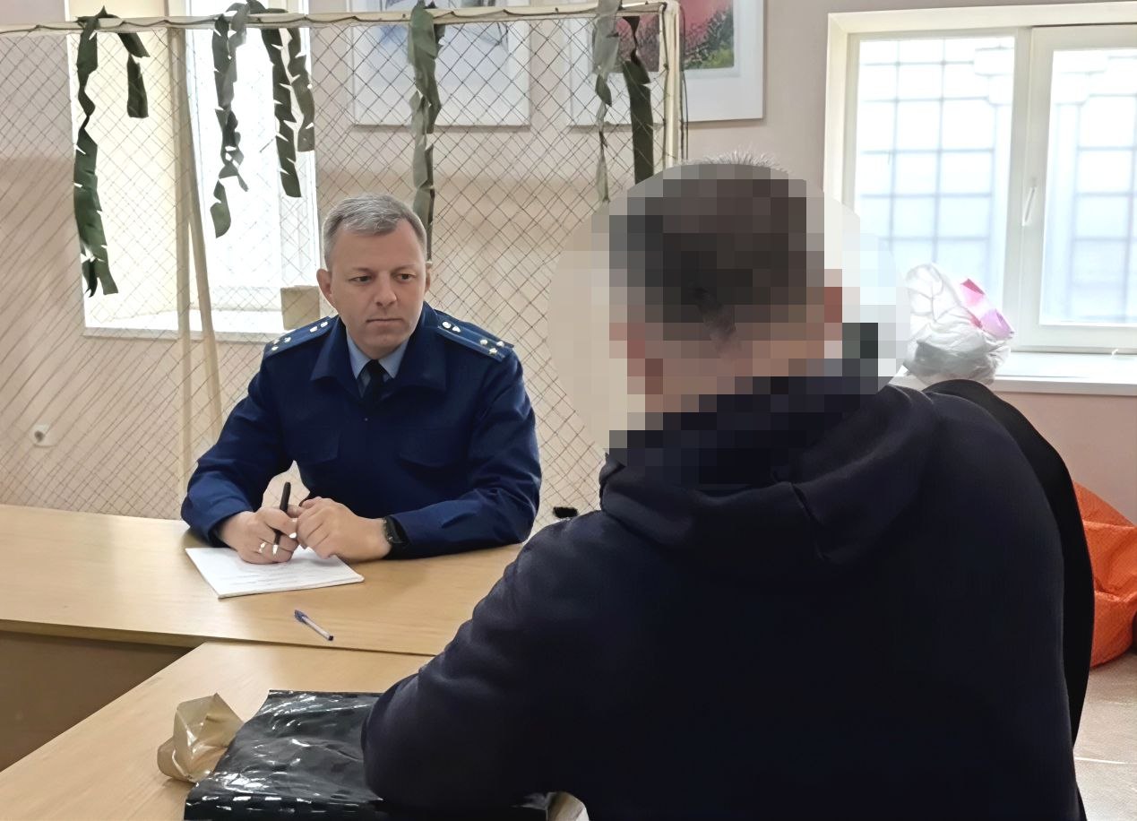 Прокурор Ленинского района города Севастополя Алексей Казаков провел выездной личный прием участников специальной военной операции и членов их семей