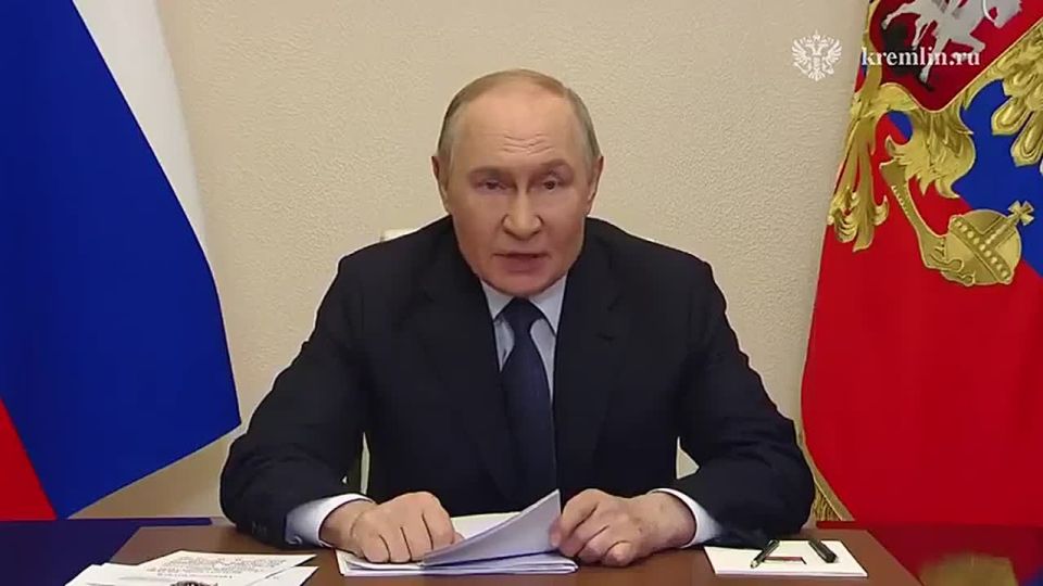 Владимир Путин проводит по видеосвязи совещание по вопросам ликвидации последствий паводков в Республике Дагестан — Кремль