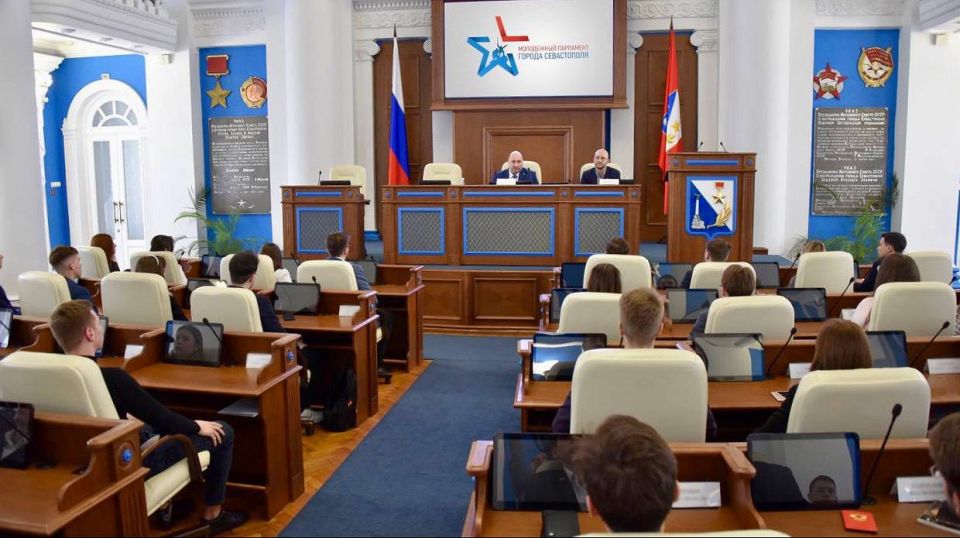 Владимир Немцев: Сегодня подписал распоряжение о создании Конкурсной комиссии по формированию Молодёжного парламента при Законодательном Собрании Севастополя третьего созыва