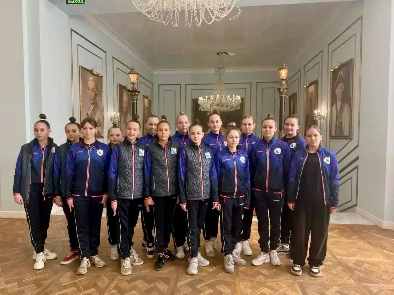 Сергей Резниченко: Севастопольские спортсмены познакомились с выставкой мобильной экспозиции «Реплики медалей и плакатов всех летних и зимних Олимпийских Игр» Сергей Резниченко: Севастопольские спортсмены познакомились с выставкой мобильной экспозиции «Реплики медалей и плакатов всех летних и зимних Олимпийских Игр»