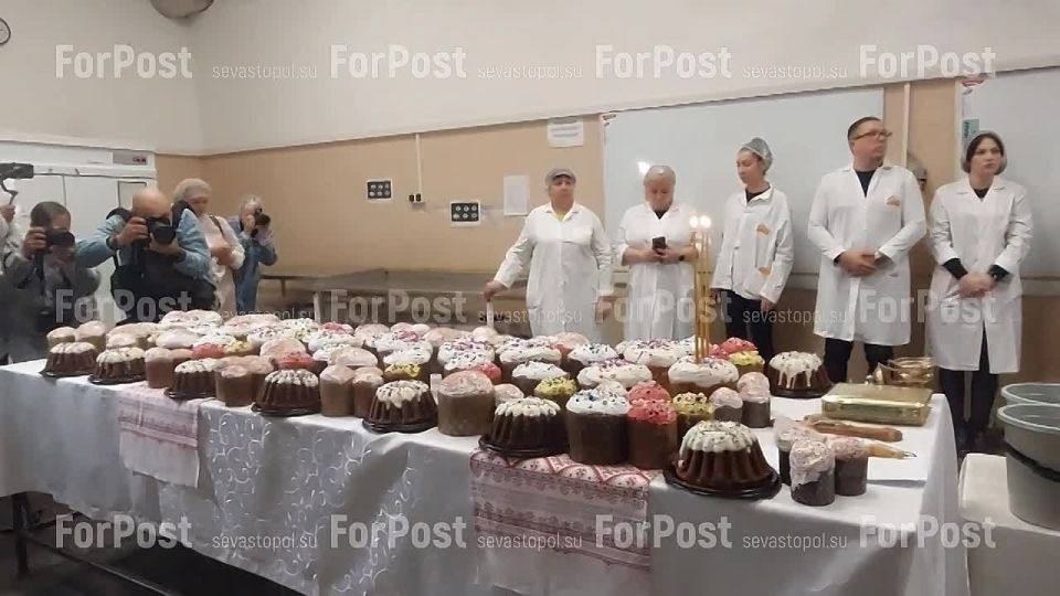 Пахнет сдобой и праздником: в Крыму приступили к выпечке куличей к Пасхе