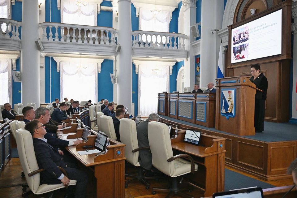 Владимир Немцев: Сегодня на пленарном заседании заслушали отчёт о деятельности сенатора Российской Федерации — представителя от Законодательного Собрания города Севастополя Ларисы Вадимовны Мельник за 2025 год
