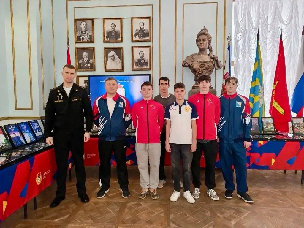 Сергей Резниченко: Севастопольские спортсмены познакомились с выставкой мобильной экспозиции «Реплики медалей и плакатов всех летних и зимних Олимпийских Игр» Сергей Резниченко: Севастопольские спортсмены познакомились с выставкой мобильной экспозиции «Реплики медалей и плакатов всех летних и зимних Олимпийских Игр»