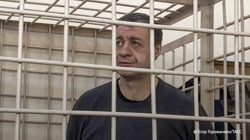 Экс-замглавы Курской области Алексей Дедов получил 17 лет колонии за мошенничество на сумму более 1 млрд руб