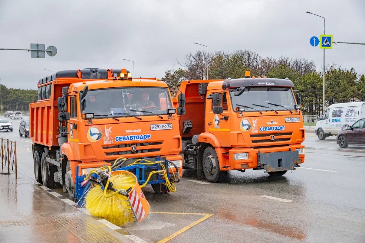 Продолжаем расчищать севастопольские дороги после зимнего периода к летнему сезону Продолжаем расчищать севастопольские дороги после зимнего периода к летнему сезону
