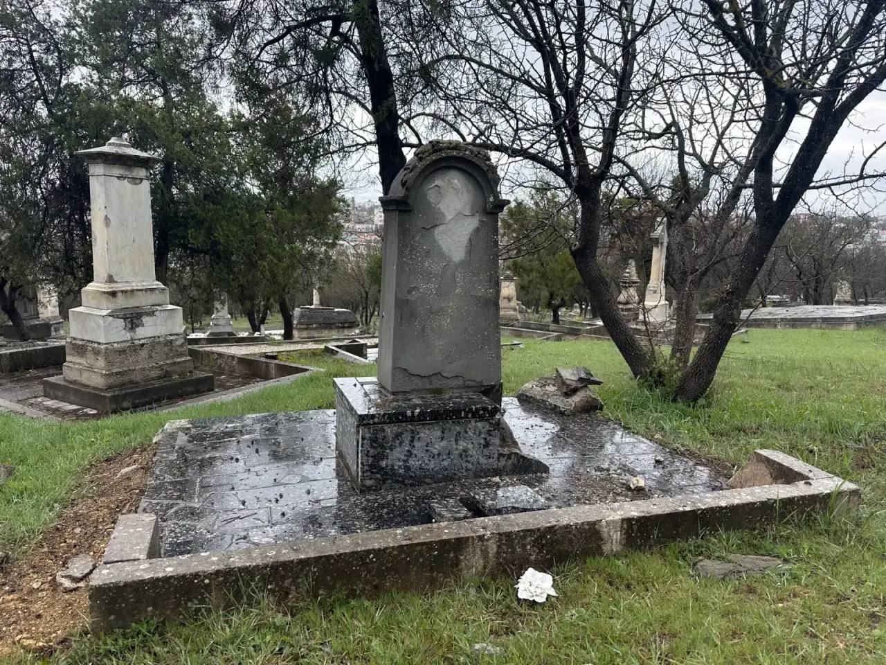 Михаил Развожаев: Начинаем приводить в порядок старые захоронения на Братском кладбище защитников Севастополя на улице Богданова Михаил Развожаев: Начинаем приводить в порядок старые захоронения на Братском кладбище защитников Севастополя на улице Богданова