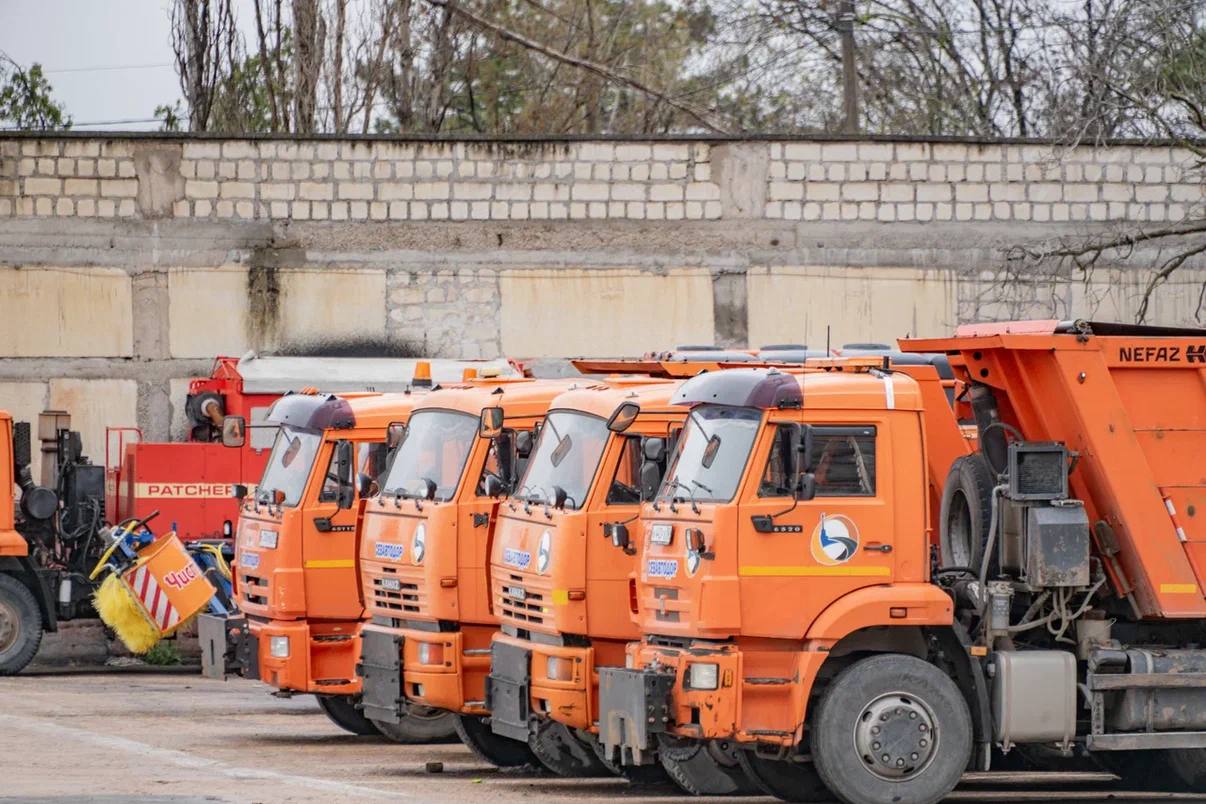 Продолжаем расчищать севастопольские дороги после зимнего периода к летнему сезону Продолжаем расчищать севастопольские дороги после зимнего периода к летнему сезону