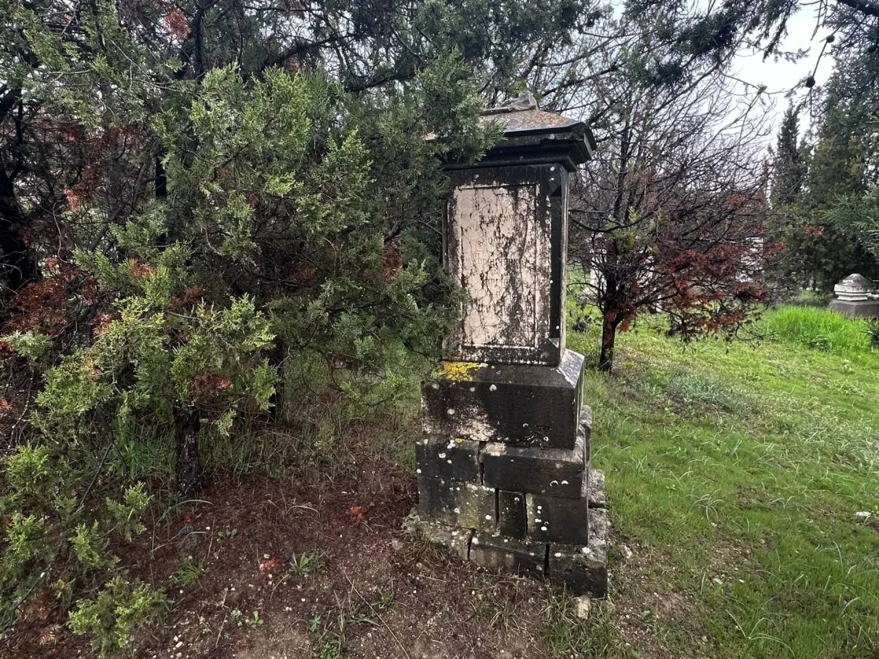 Михаил Развожаев: Начинаем приводить в порядок старые захоронения на Братском кладбище защитников Севастополя на улице Богданова Михаил Развожаев: Начинаем приводить в порядок старые захоронения на Братском кладбище защитников Севастополя на улице Богданова