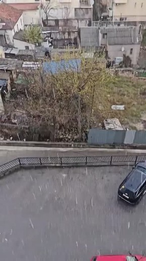 Вот такой весенний апрельский град посетил сегодня Севастополь