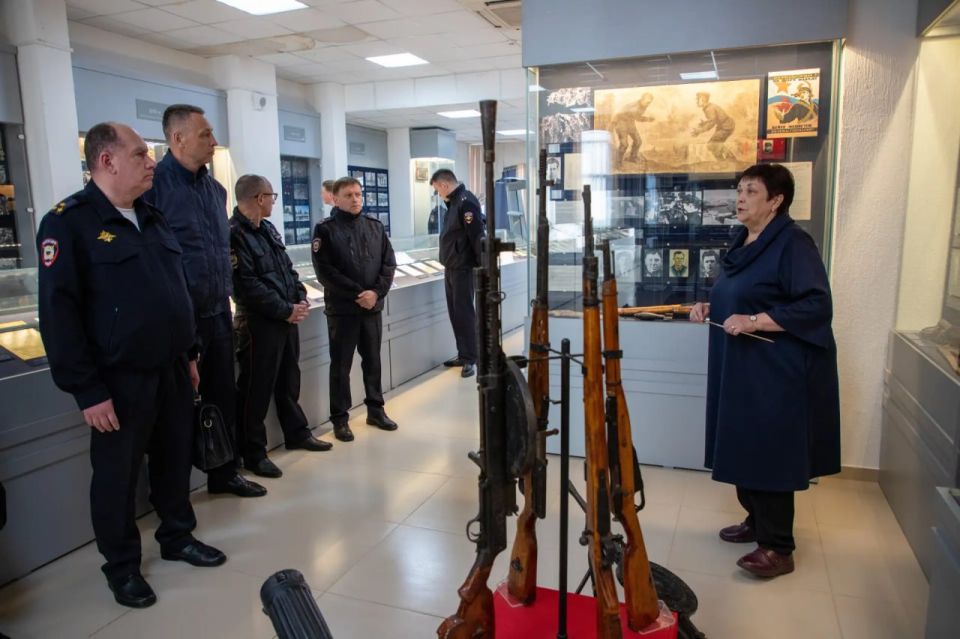 В Управлении МВД России по г.Севастополю прошло очередное занятие в рамках Единого дня государственно-правового информирования В Управлении МВД России по г.Севастополю прошло очередное занятие в рамках Единого дня государственно-правового информирования