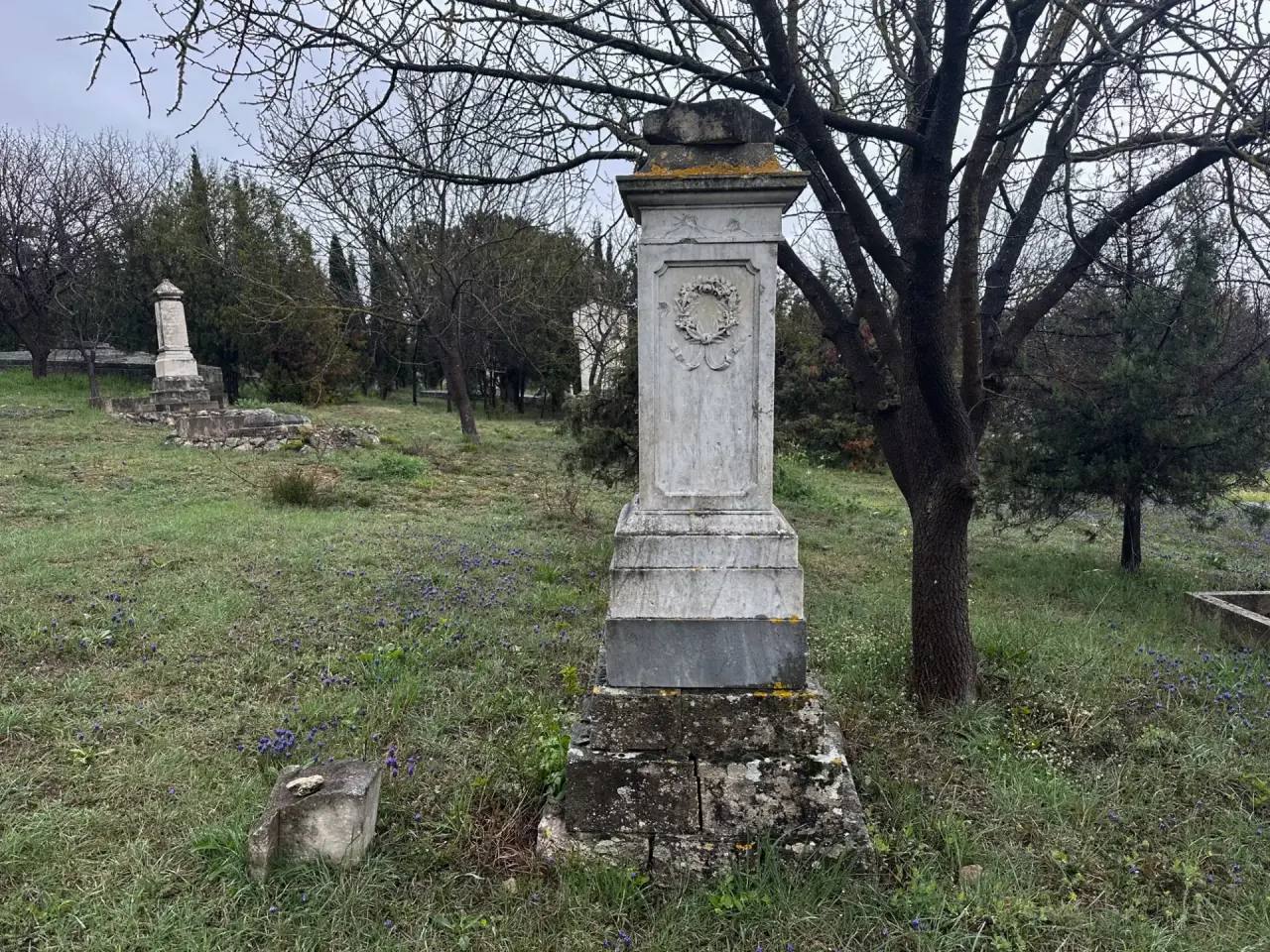 Михаил Развожаев: Начинаем приводить в порядок старые захоронения на Братском кладбище защитников Севастополя на улице Богданова Михаил Развожаев: Начинаем приводить в порядок старые захоронения на Братском кладбище защитников Севастополя на улице Богданова